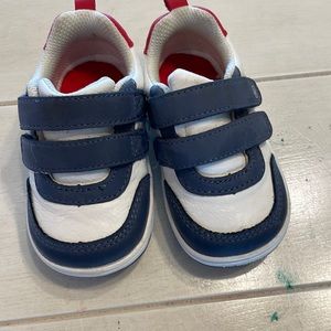 Stride rite infant shoes